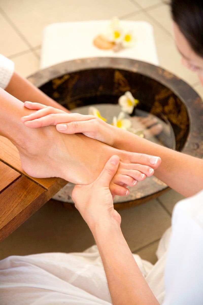 Foot ritual with flowers at Maéra